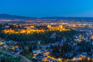 Granada, İspanya 'daki Alhambra gece görüşü
