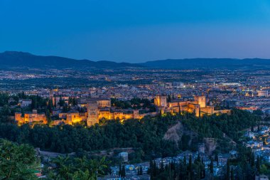 Granada, İspanya 'daki Alhambra gece görüşü