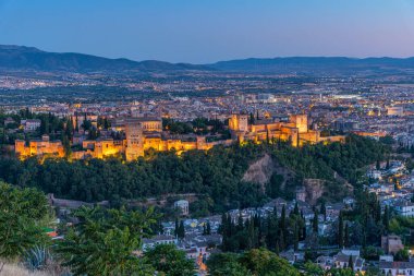 Granada, İspanya 'daki Alhambra gece görüşü