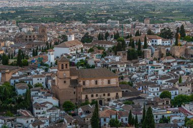 İspanya Granada 'daki El Salvador Kilisesi' nin gün batımı manzarası