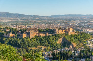 Granada, İspanya 'da Alhambra' nın gün batımı manzarası