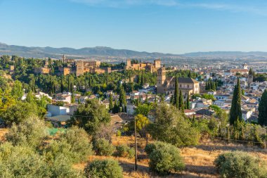 Granada, İspanya 'da Alhambra' nın gün batımı manzarası