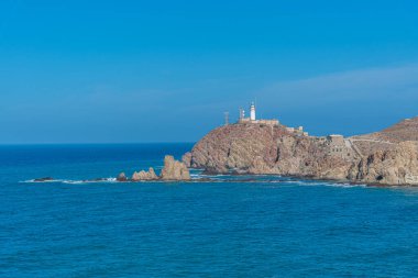 İspanya 'daki Cabo de Gata' da bir deniz feneri manzarası