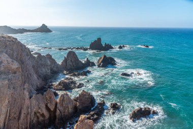 İspanya 'daki Cabo de Gata Ulusal Parkı' ndaki Arrecife de las sirenas manzarası