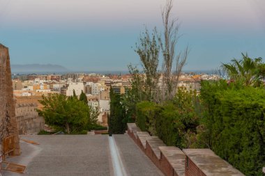 İspanya, Almerya 'daki Alcazaba kalesinin günbatımı manzarası