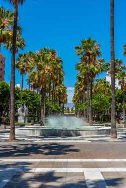 İspanyol şehri Almerya 'daki Rambla de Almeria sokağı