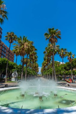 İspanyol şehri Almerya 'daki Rambla de Almeria sokağı