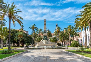 İspanya, Cartagena 'daki Santiago de Cuba ve Cavite kahramanlarının anıtı.