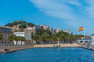 İspanya, Cartagena 'da deniz kenarında gezinti