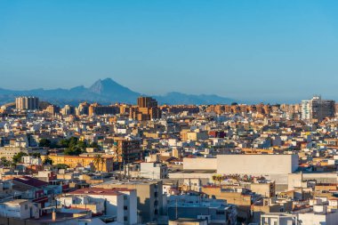 Alicante 'nin İspanya' daki banliyö manzarası