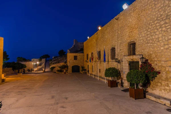 Vista Nocturna Del Patio Del Castillo Santa Bárbara Alicante España —  Fotos de Stock