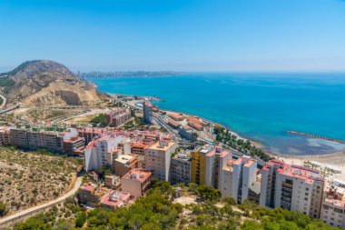 Cap de l 'Horta, İspanya' nın Alicante kentindeki Santa Barbara Kalesi 'nden izlendi.