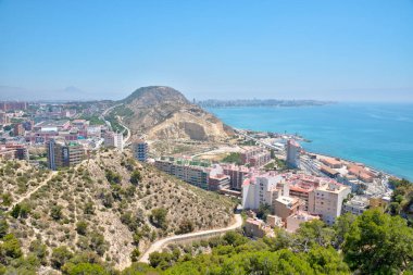 Cap de l 'Horta, İspanya' nın Alicante kentindeki Santa Barbara Kalesi 'nden izlendi.