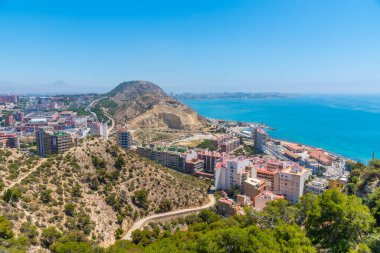 Cap de l 'Horta, İspanya' nın Alicante kentindeki Santa Barbara Kalesi 'nden izlendi.