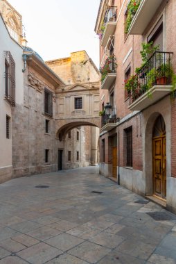 Valencia, İspanya 'da Barchilla caddesinin üzerindeki kemer.