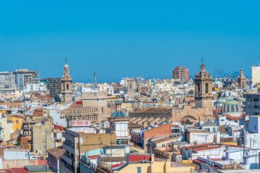 Lonja de la seda ve merkezi pazar Valencia, İspanya 'da Torre de Quart' tan izleniyor.