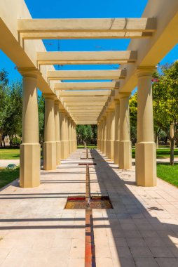 Valencia, İspanya 'daki Jardins del Turia Bahçelerinde atari salonu