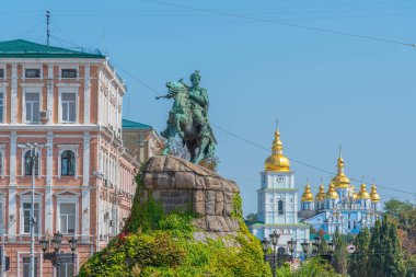 Ukrayna, Kyiv 'deki Bohdan Khmelnytsky anıtı ve Aziz Michael manastırı