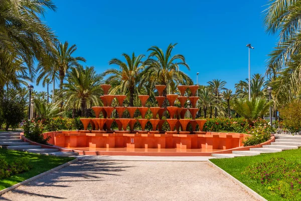 Röd Fontän Inne Palmerals Stadspark Elche Spanien — Stockfoto