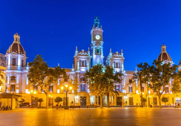 西班牙瓦伦西亚镇市政厅夜景 — 图库照片