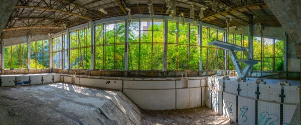 Rozbitý Bazén Městě Pripyat Ukrajině — Stock fotografie
