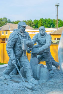 Ukrayna 'da Çernobil kazasında ölen itfaiyecilerin anıtı.