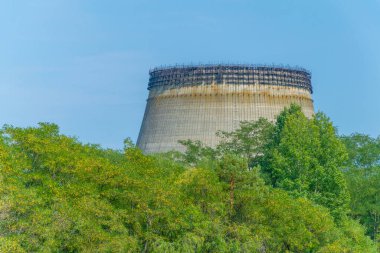 Ukrayna 'daki Çernobil enerji santralinin bitmemiş soğutma kulesi.