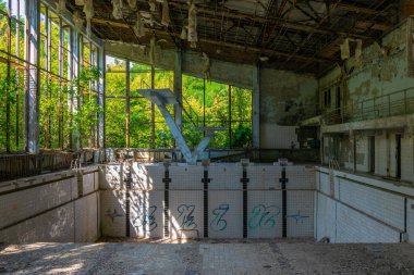 Ukrayna 'nın Pripyat kasabasında yıkılmış yüzme havuzu.