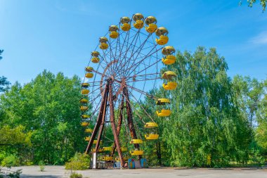 Ukrayna 'daki Pripyat lunaparkında dönme dolap.