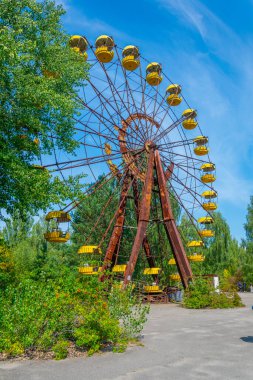Ukrayna 'daki Pripyat lunaparkında dönme dolap.