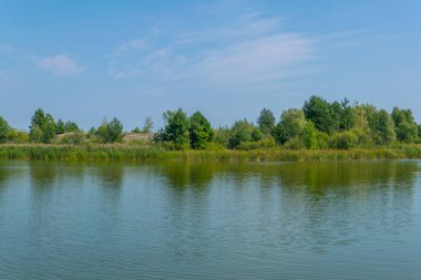 Pripyat Nehri 'nin Riverside' ı Ukrayna sınırlama bölgesinden geçiyor.
