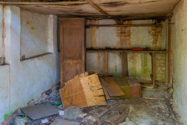 Ukrayna 'nın Çernobil Yasaklama Bölgesi' ndeki bir köy evinin içi.