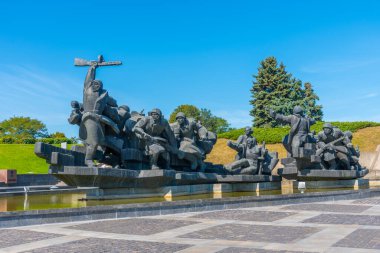 Dinyeper 'i geçme heykeli İkinci Dünya Savaşı' nın anısına, Kiev, Ukrayna