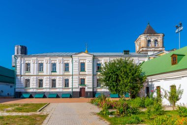 Kiev, Ukrayna 'daki Kiev Pechersk Lavra' nın üst kompleksinin içindeki beyaz binalar