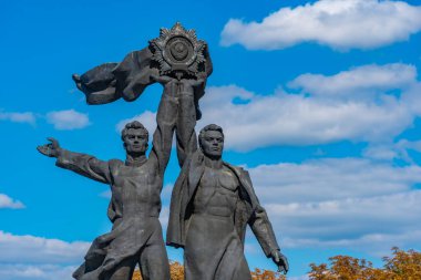 Ukrayna, Kiev 'deki ulusların dostluğunun heykelleri.