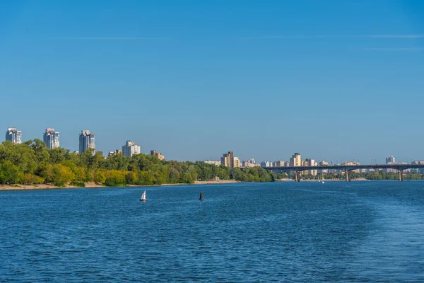 Stadsbilden Kiev Ses Bakom Dnepr Floden Ukraina — Stockfoto