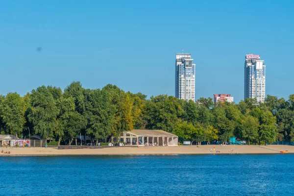 Cityscape Kiev Atrás Praia Ilha Trukhaniv Ucrânia — Fotografia de Stock