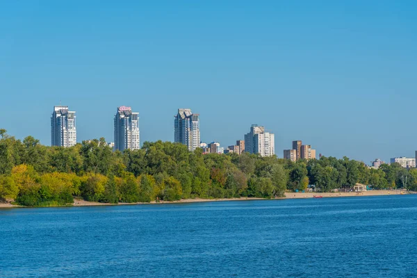 Cityscape Kiev Atrás Praia Ilha Trukhaniv Ucrânia — Fotografia de Stock