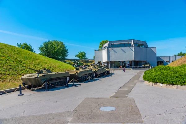 Militaire Voertuigen Tentoongesteld Nabij Moederland Monument Kiev Oekraïne — Stockfoto