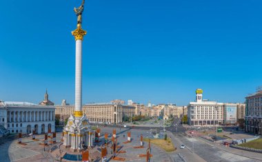 KYIV, UKRAINE, 31 AĞUSTOS 2019: Ukrain, Kyiv 'deki Meydan Nezalezhnosti Meydanı' ndaki bağımsızlık anıtının görüntüsü