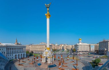 KYIV, UKRAINE, 31 AĞUSTOS 2019: Ukrain, Kyiv 'deki Meydan Nezalezhnosti Meydanı' ndaki bağımsızlık anıtının görüntüsü
