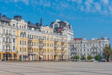 KYIV, UKRAINE, 31 Ağustos 2019: Ukrayna 'nın Kyiv kentindeki Sophia Meydanı' ndaki güzel binalar