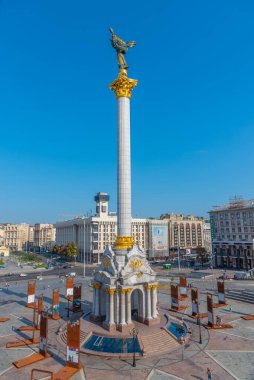 KYIV, UKRAINE, 31 AĞUSTOS 2019: Ukrayna 'nın Kyiv kentindeki Meydanı' ndaki bağımsızlık anıtının görüntüsü