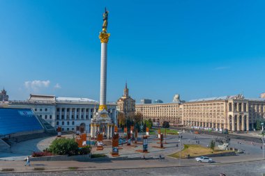 KYIV, UKRAINE, 31 AĞUSTOS 2019: Ukrayna 'nın Kyiv kentindeki Meydanı' ndaki bağımsızlık anıtının görüntüsü