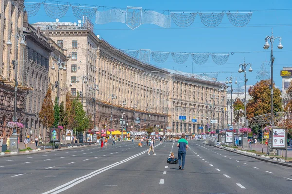 Kyiv Ucrania Septiembre 2019 Gente Está Caminando Khreschatyk Boulevard Durante — Foto de Stock