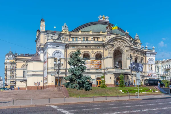 KYIV, UKRAINE, 31 AĞUSTOS 2019: Ukrayna 'nın Kyiv' deki ulusal operası