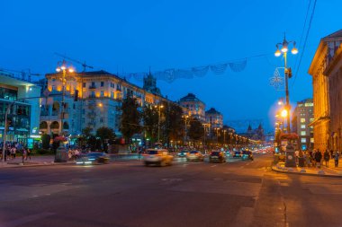 KYIV, UKRAINE, 29 AĞUSTOS 2019: Ukrayna, Kyiv 'deki Khreschatyk Bulvarı' nın günbatımı