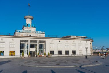 KYIV, UKRAINE, 29 AĞUSTOS 2019: Ukrayna 'daki Kyiv nehir limanının Riverside binası