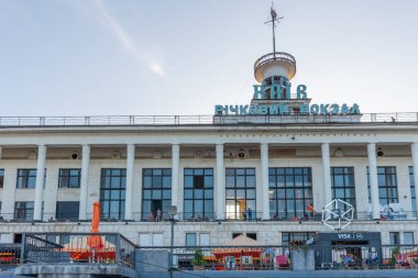 KYIV, UKRAINE, 29 AĞUSTOS 2019: Ukrayna 'daki Kyiv nehir limanının Riverside binası