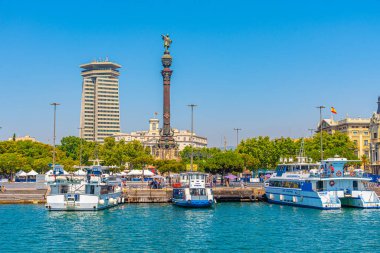 BARCELONA, İspanya, 30 Haziran 2019: Barcelona, İspanya 'da Mirador de Colom sütunu